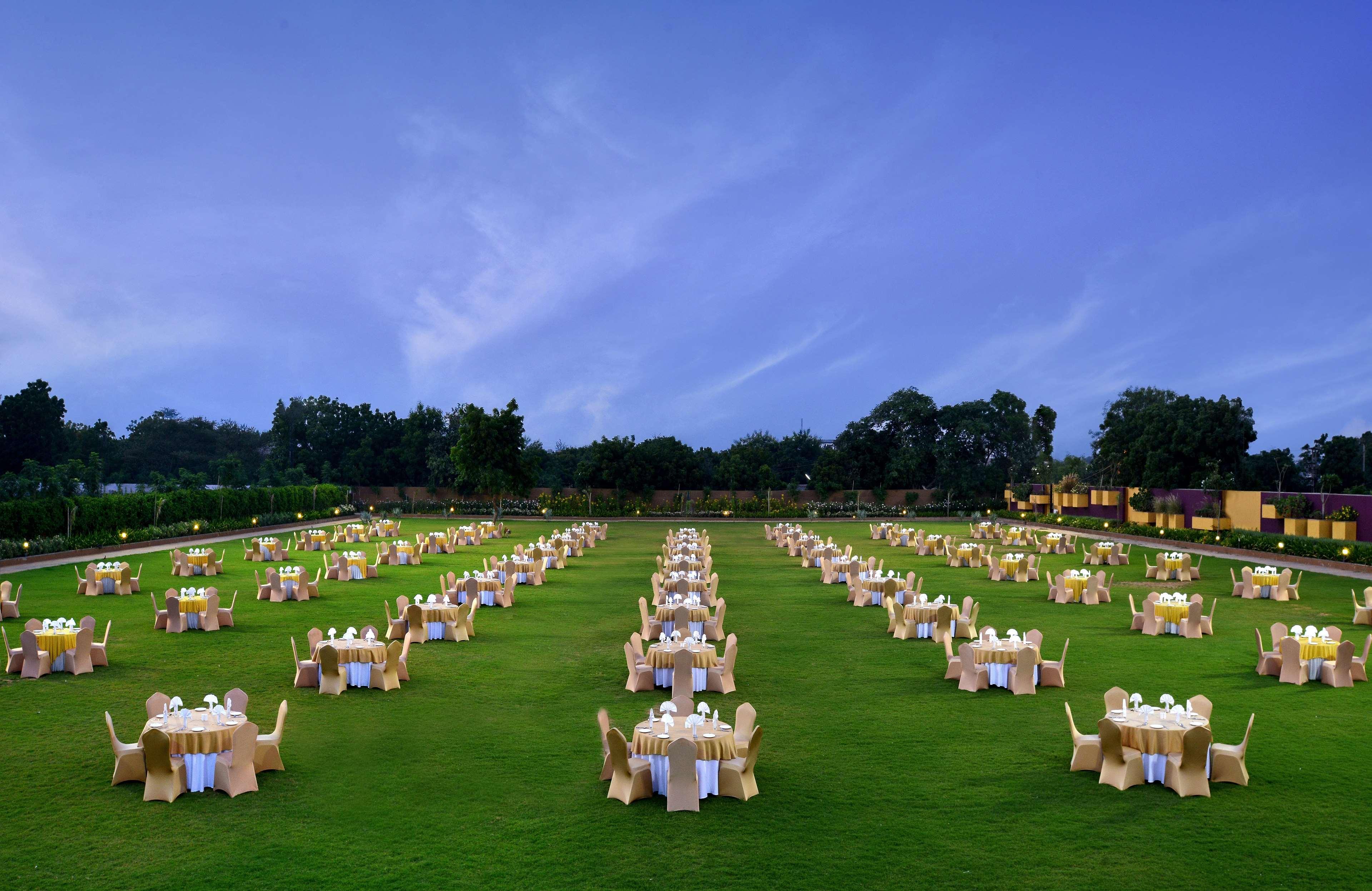 Radisson Resort & Spa Kandla Gāndhīdhām Kültér fotó